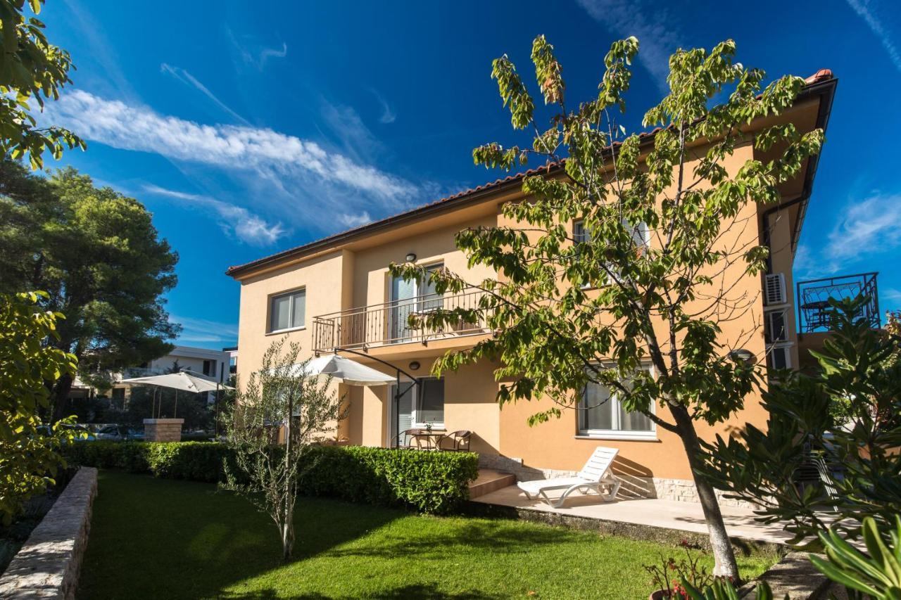 Apartmani Laura Krk Крк Экстерьер фото