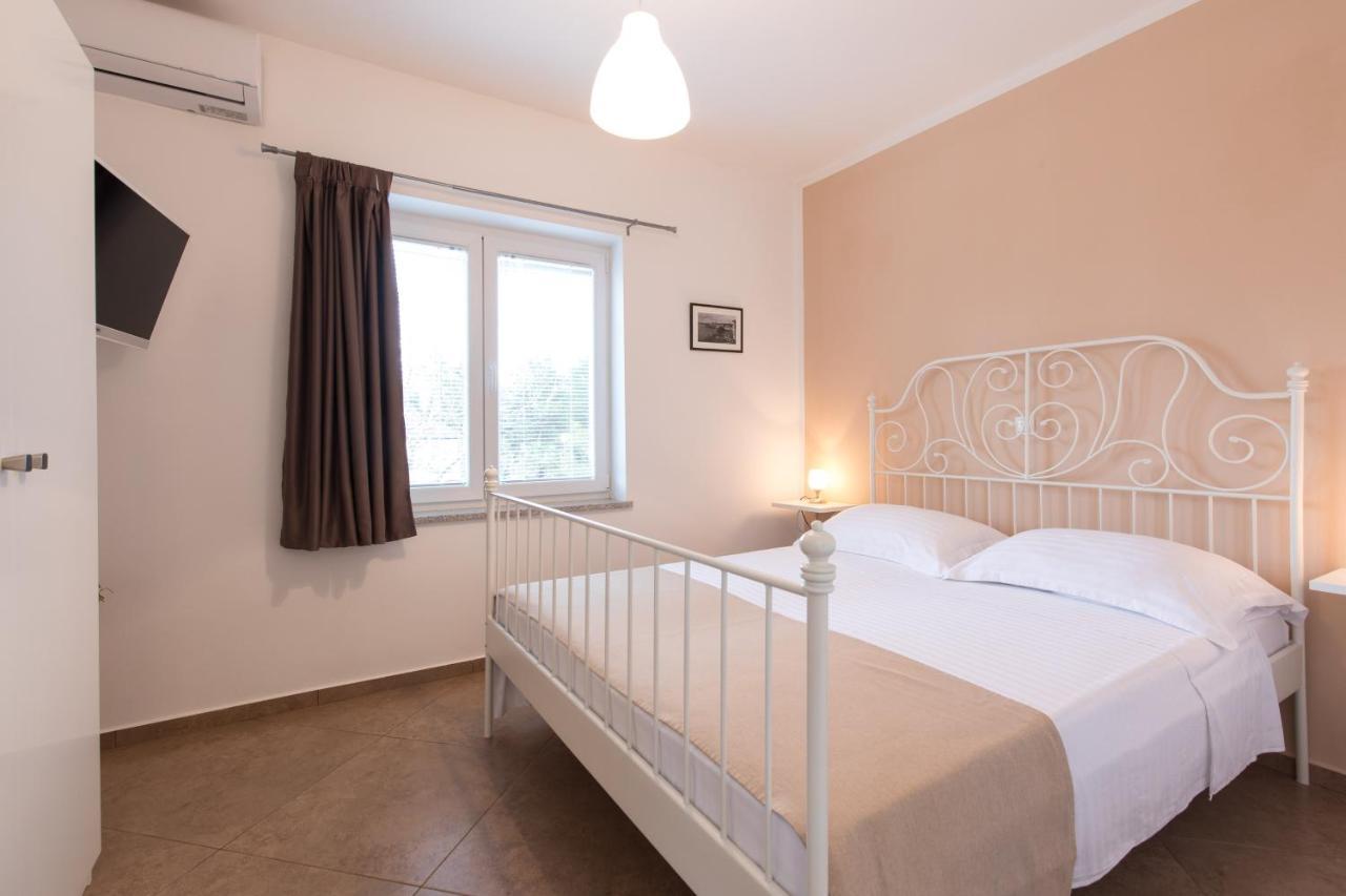 Apartmani Laura Krk Крк Экстерьер фото