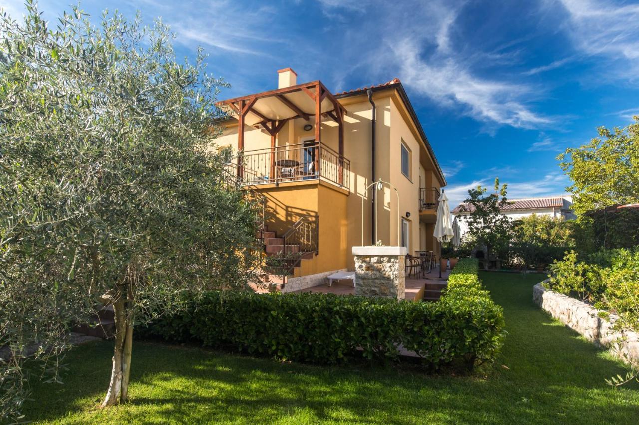 Apartmani Laura Krk Крк Экстерьер фото
