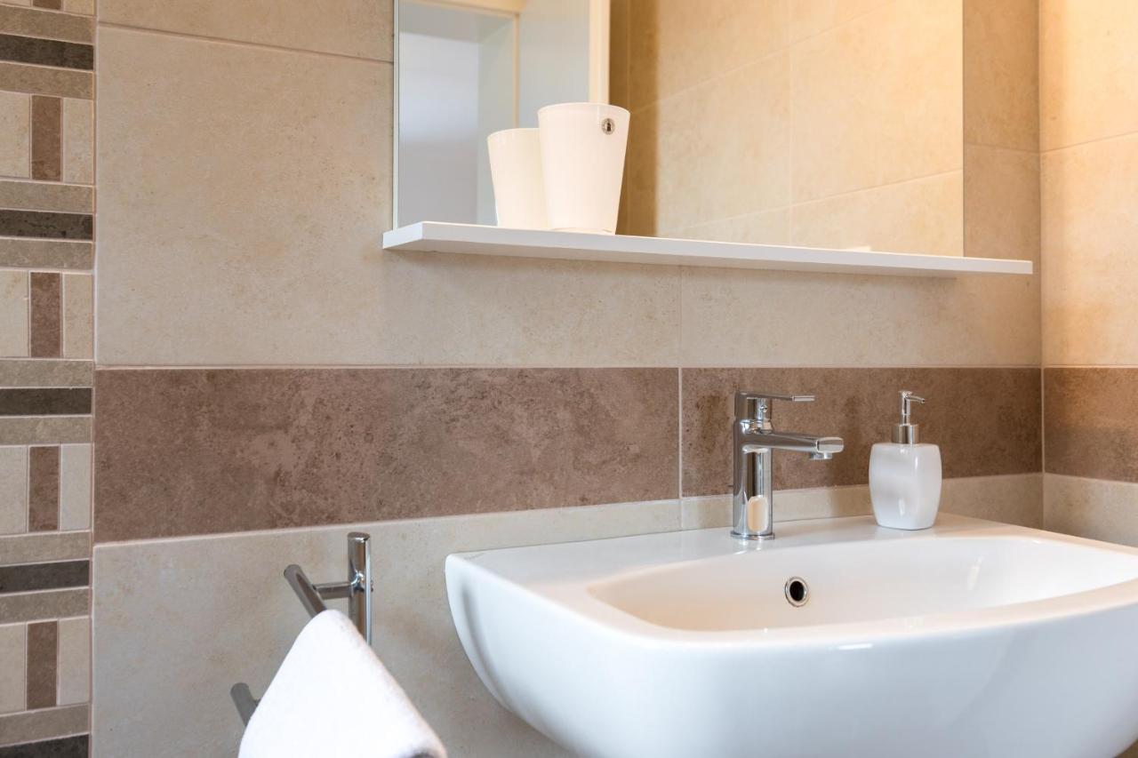 Apartmani Laura Krk Крк Экстерьер фото