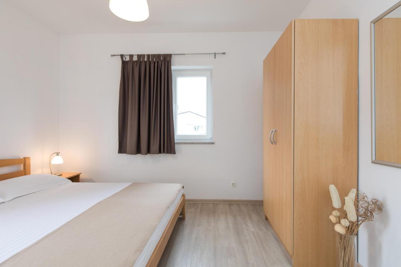 Apartmani Laura Krk Крк Экстерьер фото