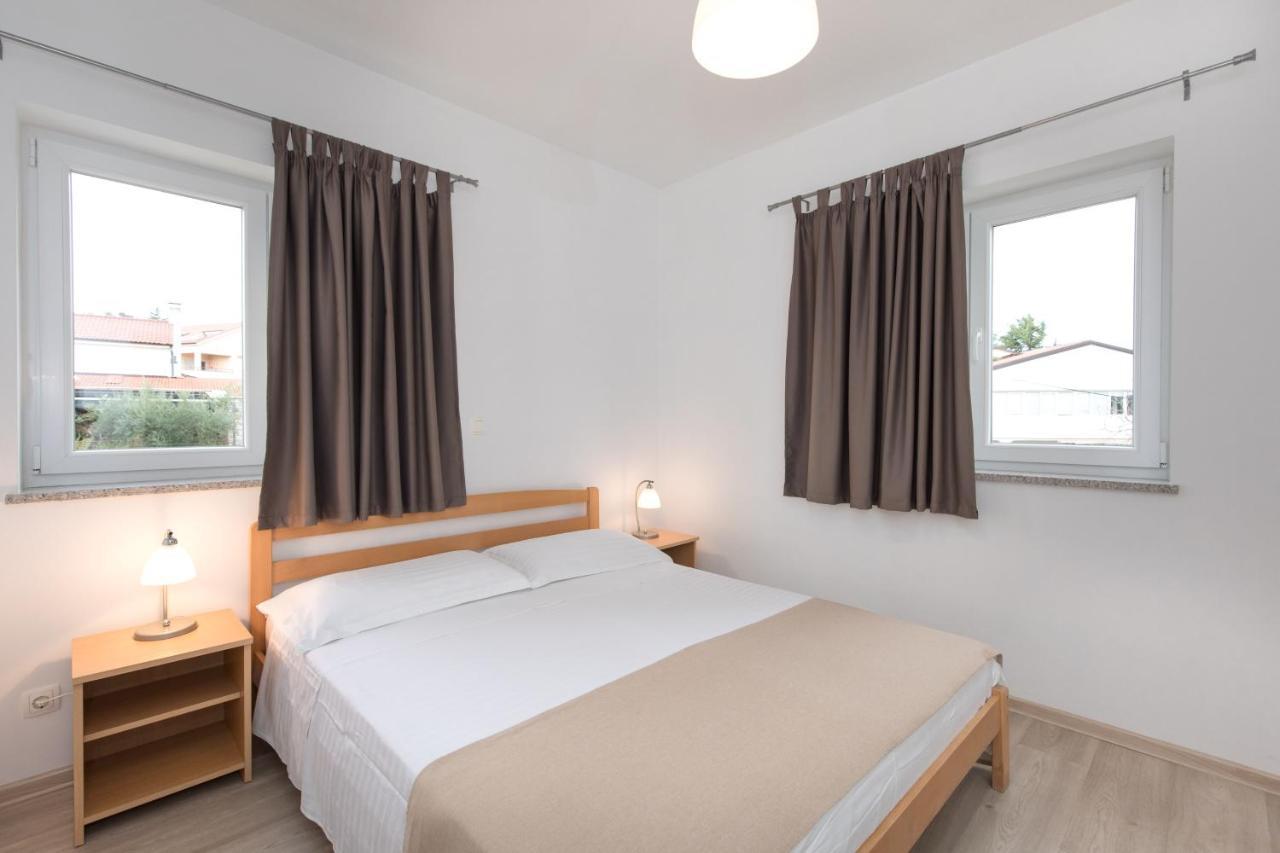 Apartmani Laura Krk Крк Экстерьер фото