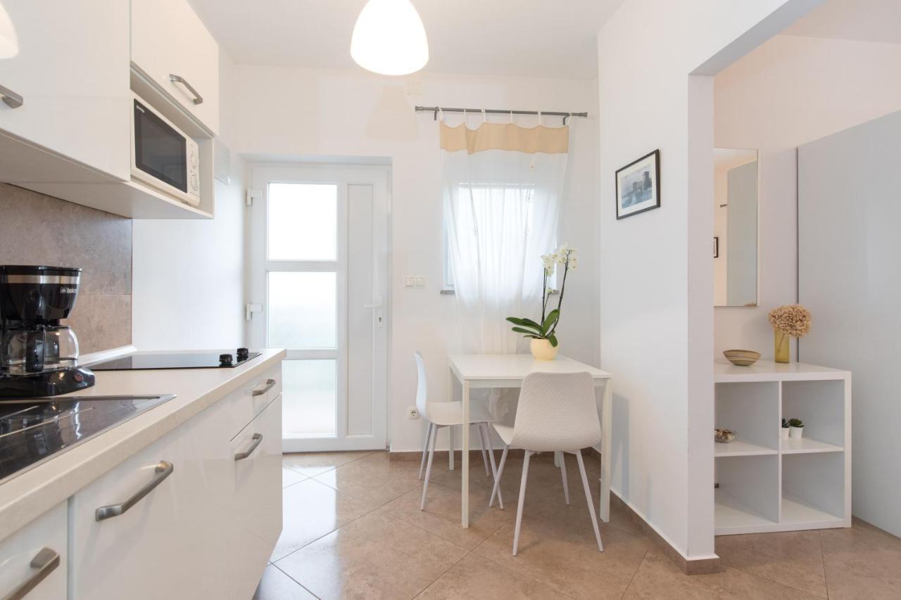 Apartmani Laura Krk Крк Экстерьер фото