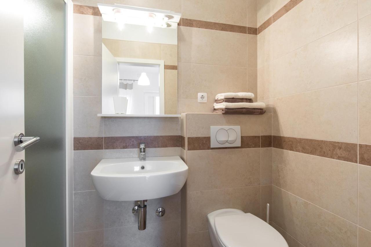 Apartmani Laura Krk Крк Экстерьер фото