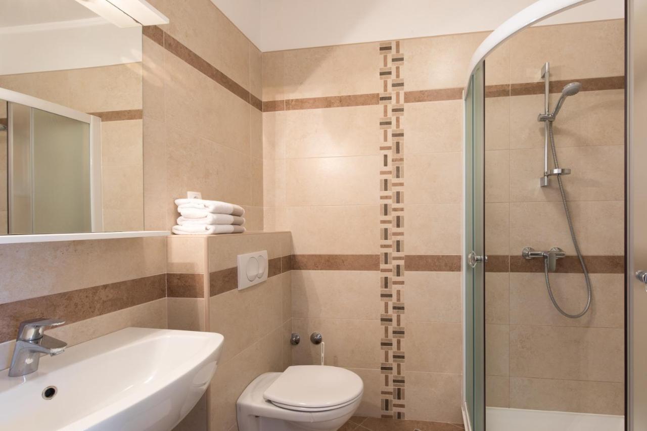 Apartmani Laura Krk Крк Экстерьер фото