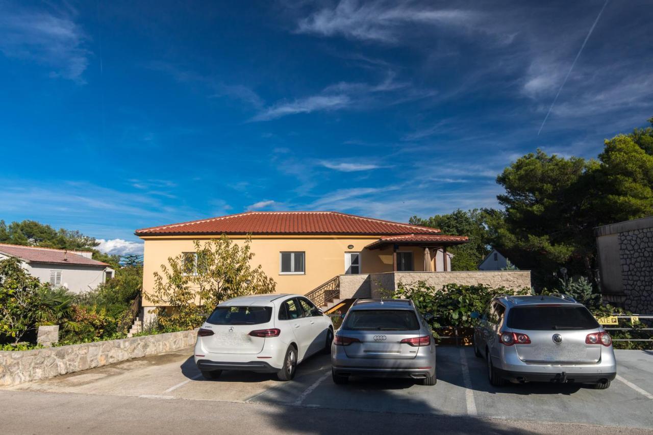 Apartmani Laura Krk Крк Экстерьер фото